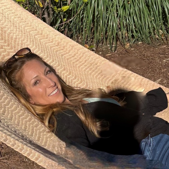 Meet your Posher, Rae - Picture 2 of 2